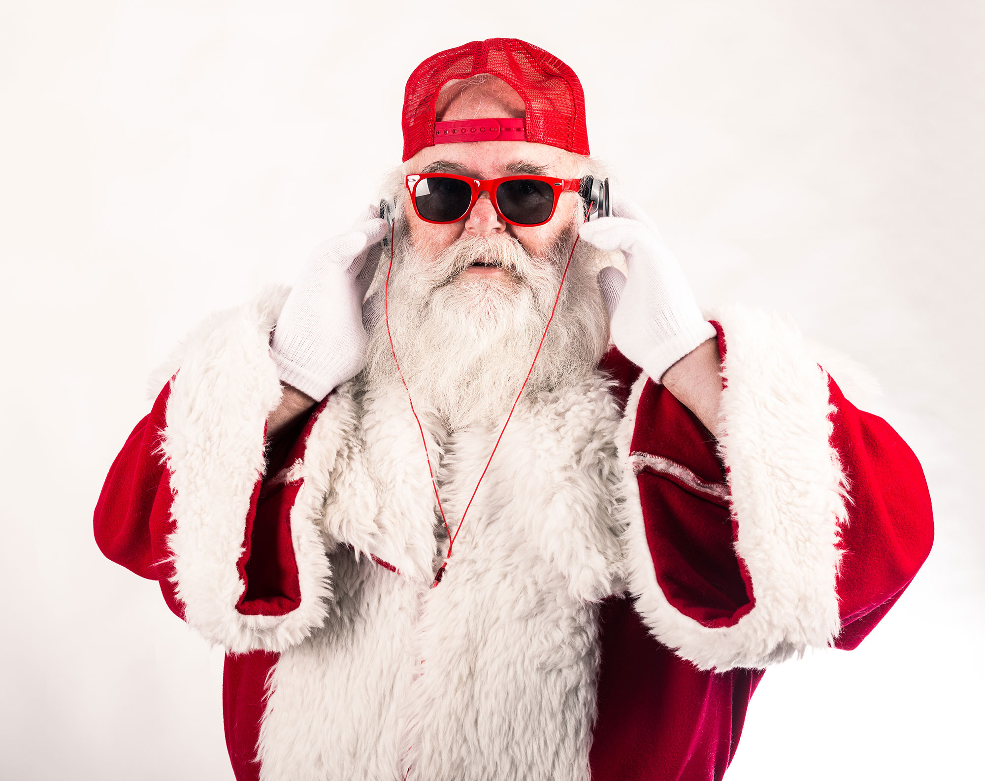 Посмотрим дед мороза. Дед Мороз. Современный дед Мороз. Дед Мороз в очках. Санта в очках.